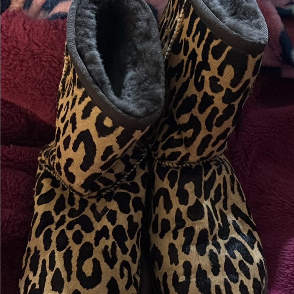 UGG rare limited ed Leopard Print and Brown calf hair Boots sz 8